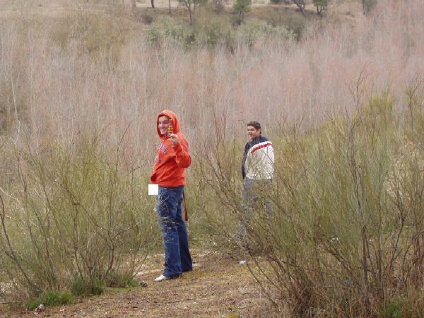 Forma de regar el campo, seg�n estos dos personajes - Dispensen el cuadradito, si quieren ver todo pongan la llave para el descodificado.