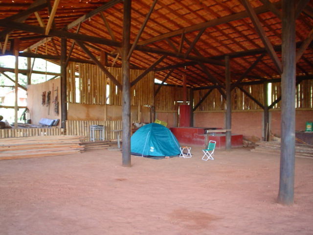 �rea coberta para camping ou eventos