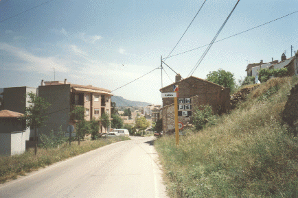 Entrada a Calles desde la Carretera de Villanueva.