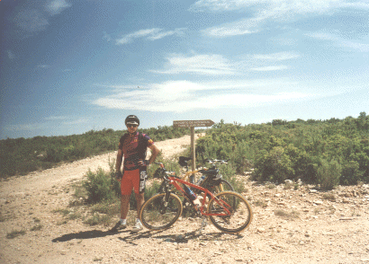 Cruce con camino hacia Fuente de Juan Gij�n