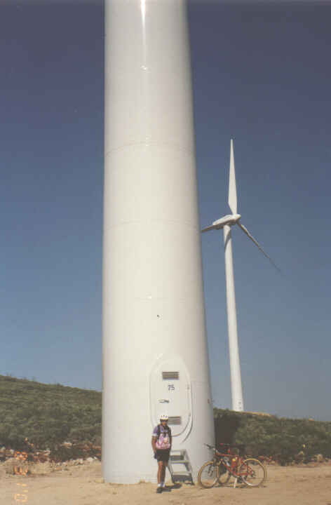 Impresionante la base del molino, 22 segmentos de 2,5 m de altura ...........