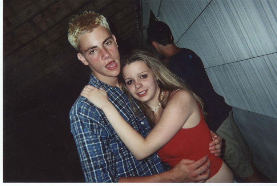 Thats Dan with his gf, amanda!