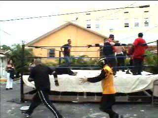 El Electrico runs after Kage and...
