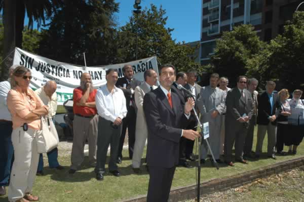 Diario Accion de General Rodriguez, politica, actualidad, noticias e informacion, personalidades e instituciones, policiales, galerias de fotos; historia de General Rodriguez, sus origenes, edificios, estancias, habitos y costumbres, anecdotas, comercios e industrias, los fundadores, antiguas instituciones, fotos e imagenes; suplementos especiales: la crisis politica, economica y social de la Argentina, los acontecimientos de Diciembre de 2001, articulos y entrevistas; Emigracion: toda la informacion destinada a aquellos que desean emigrar, radicarse o estudiar en el exterior, visas, pasaportes, consejos, guias, informacion util, links; Trueque: novedades e informacion, links, estructura del trueque; el casamiento de Maxima Zorreguieta y el principe Guillermo Alejandro de Holanda; Guerra de Afganistan: galeria de imagenes e informacion sobre la primera guerra del siglo XXI; la guerra de Irak, Bagdad, Georges W. Bush, Saddam Husseim, el atentado a las torres Gemelas de Nueva York, las twin towers, el 11-s, y descripcion del hecho que conmovio al mundo; los ultimos dias de Pompeya, Herculano; un argentino en el Titanic, galerias de fotos; Nefertiti, reina de Egipto; Luz Sosa de Godoy Cruz; el Graf Zeppelin, el Hindenburg y dirigibles; las islas Malvinas y la corte de Luis XV, Madame Du Barry, Pompadour, Luis XVI, Maria Antonieta, la Revolucion Francesa; Empleo: consultoras, clasificados, agencias de empleo, consejos e informacion util, curriculum vitae, como confeccionarlos, noticias de actualidad; Los numeros de la crisis: Las consecuencias de la crisis politica, economica y social; estadisticas, pobreza, desnutricion, salud y asistencia; noticias regionales y provinciales, columnas y editoriales; informacion para negocios: pymes, links, empresas y negocios; Agenda Cultural con toda la informacion de cursos, universidades, talleres, escuelas y oportunidades, exposiciones de arte de la region; buscadores en Internet, Enlaces: links a los mejores sitios de educacion, cultura, arte, biografias, politica, interes general, web, Links del Diario Accion: RMS Titanic, su historia, su tragico viaje inaugural; historias, testimonios, documentos y articulos sobre el naufragio; links y sitios sobre el tema; la pelicula de Cameron, fotos e imagenes; suplementos especiales, Historia Argentina y de General Rodriguez, la llegada de la democracia en General Rodriguez, la asuncion de Juan Lumbreras como intendente en 1983, galeria de imagenes, sus palabras y los actos, su gabinete, festejos de la comunidad. Fundacion del pueblo de General Rodriguez, sus instituciones y personalidades relevantes, arquitectura y edificios, comercios e industrias, sus comienzos, estancias, inmigraciones italianas, espa&ntilde;olas, vascas e irlandesas, anecdotas y efemerides, sus hombres ilustres, el Hospital Vicente Lopez y Planes, su fundacion por las Damas de Beneficencia, el hundimiento del crucero General Belgrano, testimonios de ex combatientes y tripulantes, su comandante Hector Elias Bonzo, fotos e imagenes, recuerdos y homenajes, historia de la familia Bonzo de General Rodriguez, entrevistas y articulos periodisticos. La guerra de Malvinas en el Atlantico Sur, el conflicto belico con Gran Breta&ntilde;a de 1982, politicos relevantes, Benjamin Paez y Trueba, fotos antiguas de familias fundadoras, galerias de imagenes de pobladores, recorrida virtual por el antiguo General Rodriguez, el paso de la Infanta en 1910, historia de La Serenisima, la familia Mastellone, La Choza, Bernardo de Irigoyen, peronismo y radicalismo y muchisimo mas