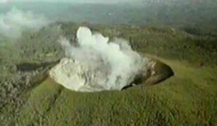 Volcano_Mahawu_udara-South
