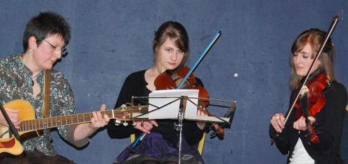 Jan Vickers, Jazzy Lowson and Freya Bachell from the Blackford Fiddle Group