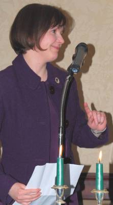 BBC Scotland news reporter Elizabeth Quigley makes her point during the reply to The Lasses
