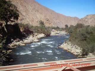 PUENTE SOBRE EL RIO HUAURA