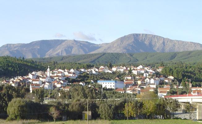 Vista geral da aldeia do Peso (Covilh�)