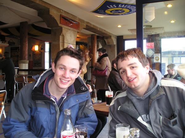 Le Doug et Le Alastair dans Le Winch Pub!