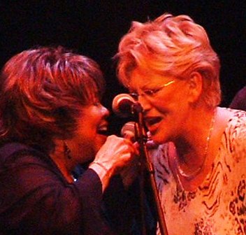 Bonnie Bramlett with Mavis Staples, London 2005
