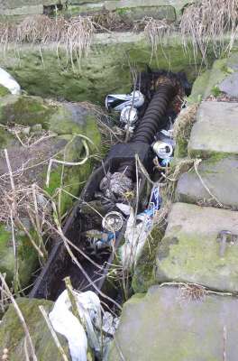 Sluice gate screws