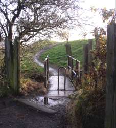 Footbridge across channel