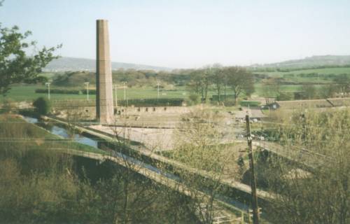 Canal feeder across aqueduct