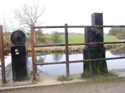 Sluice gate controls