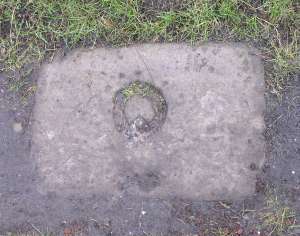 Mooring stone with ring recess