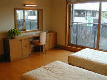 TWIN BEDROOM