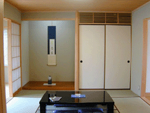 JAPANESE-STYLED LIVING ROOM/DOCOMA/FUTATSU