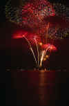 Firewks2.jpg (39434 bytes)