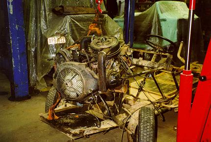 engine2.jpg (36264 bytes)