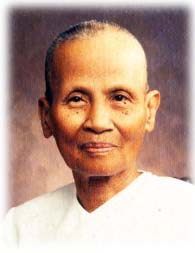 "Khun Yay Ubasika CHANDRA KHONNOKYOOUG " The meaning of her firstname is The Moon &&nbsp; the surname isThe Peacoc'featheark