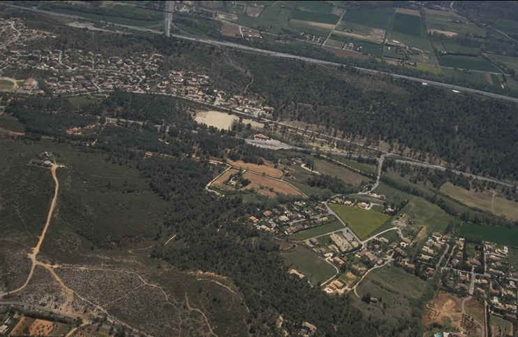 Gisement La cardeline 1 vue aerienne.jpg (43266 octets)