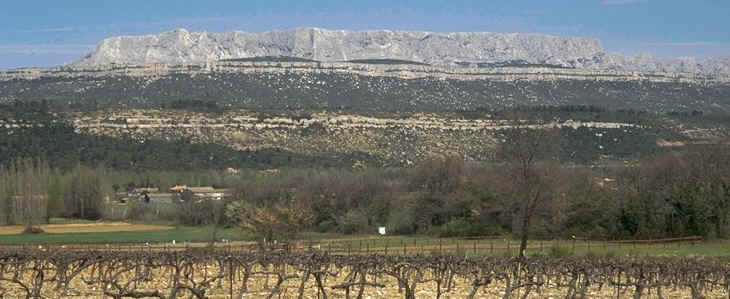 Bassin Aix ste Victoire vue au sol.jpg (110123 octets)