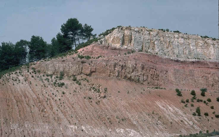 Transition Cr�tac� Tertiaire coupe autoroute A8 auteur : Ph.Kerourio, reproduction interdite.jpg (104723 octets)