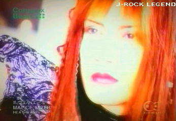 Kami-sama, looking very pretty in this video ^.~