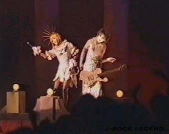 Mana-sama & Kozi-sama : so they run to the end of the stage and dance some..
