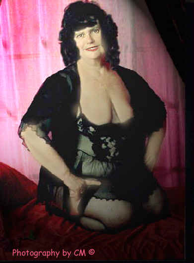 BlackLingerie.jpg (80147 bytes)