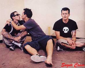 poor travis. something is always happening to him.. whether it's tom humping his head, or mark kising him. it's always something