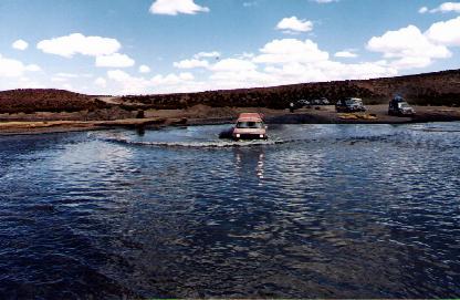 vadeo en el Rio Mauri