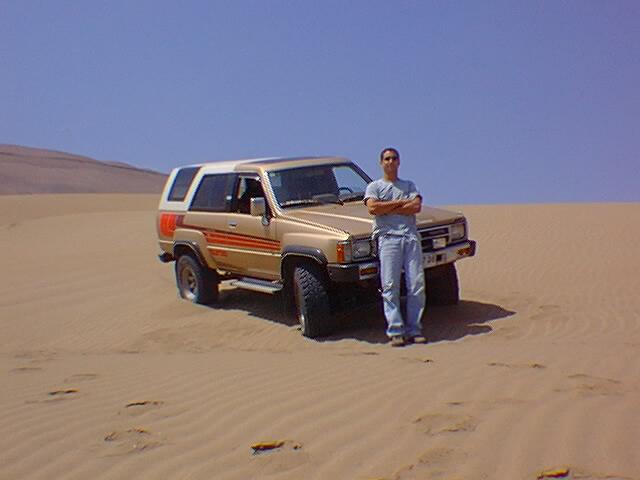 mi hijo Felipe, orgulloso con su Toyota 4 Runner Diesel