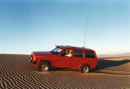 y aquí, otra vez, deslizándonos suavemente sobre las dunas, cerca del cerro Unita