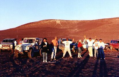 en el geoglifo del Gigante de Atacama, cuando la luna llena asoma sobre el horizonte coincidiendo con la puesta de sol se produce un momento de mágica belleza