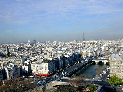 Yes, that is the Tour Eiffel!