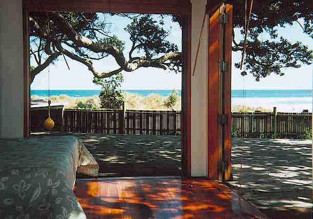 Luxury corporate accommodation Auckland New Zealand,with a difference - Master bedroom overlooking Tasman Sea 25kb