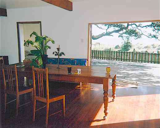 Living room looking left 21kb