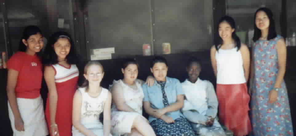 aww...such a kute cabin...and they're all smiling so nicely=)