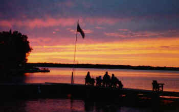 docksunset.jpg (18831 bytes)