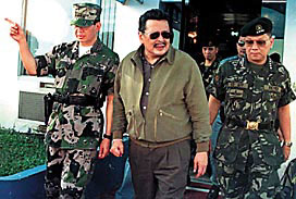 Photo by Revoli Cortez of Phil. Star, Sep.18,2000
