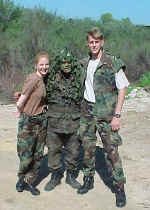 GarretKellyPose4.jpg (44929 bytes)