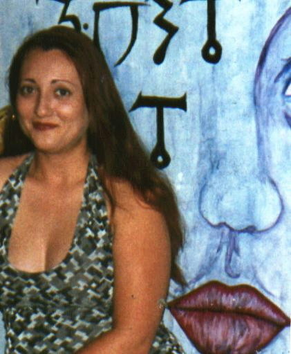 This is my beloved... oh, and that chick in front of my painting is my best friend... 