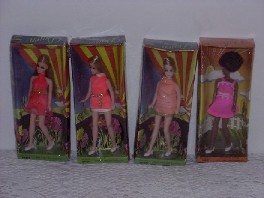 Click here to enlarge photo of mismatched standard dolls