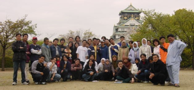 Pelajar-pelajar dari Kansai di Osaka Jou Kouen & En.Ammar