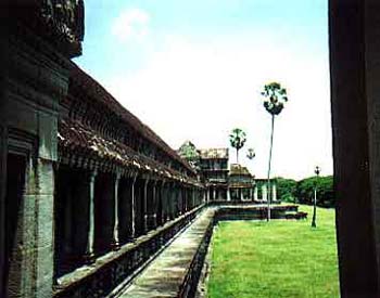 angkorwat_exterior_maintemp