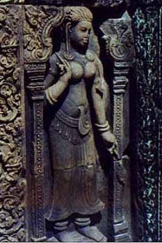 banteaysrei_figures_by_gone