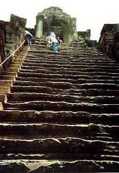 climbing_angkor_gonewriting