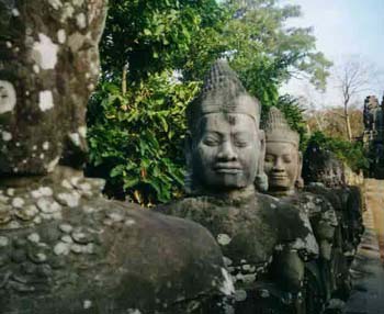 guards_path_to_bayon_by_shi